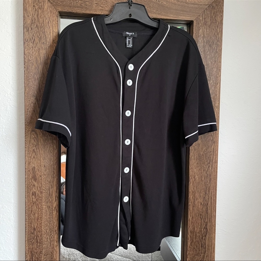 Forever 21 blank baseball jersey, black and white